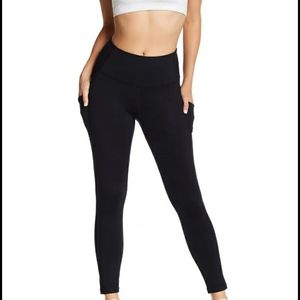 Zella high waist 7/8 leggings with pockets!